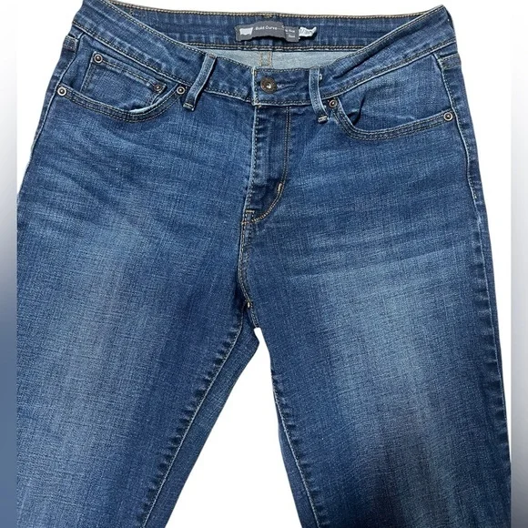 Levi's Bold Curve Classic Rise Boot Cut Jeans, Size 10 / 30 - Picture 2 of 8
